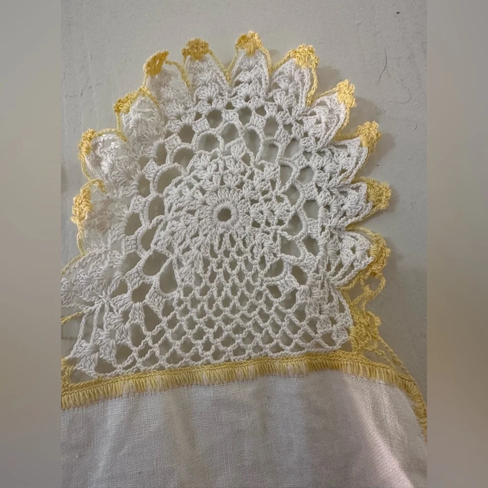 Lace Table Runner 14 x 18